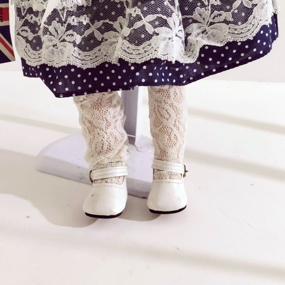 Vintage Porcelain Doll LAURA 3031 Hand Painted Hand Sewn The Wimbledon Collect - Picture 4 of 12